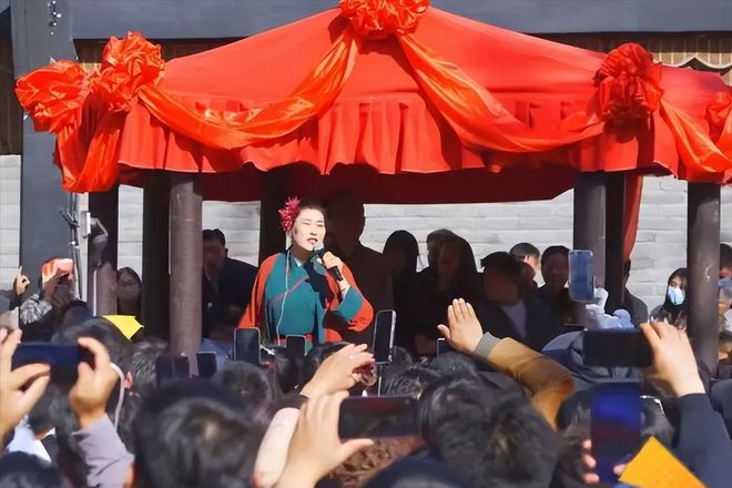 开封王婆说媒是否可信？网友：相亲带有娱乐性也没必要太当真！(图2)
