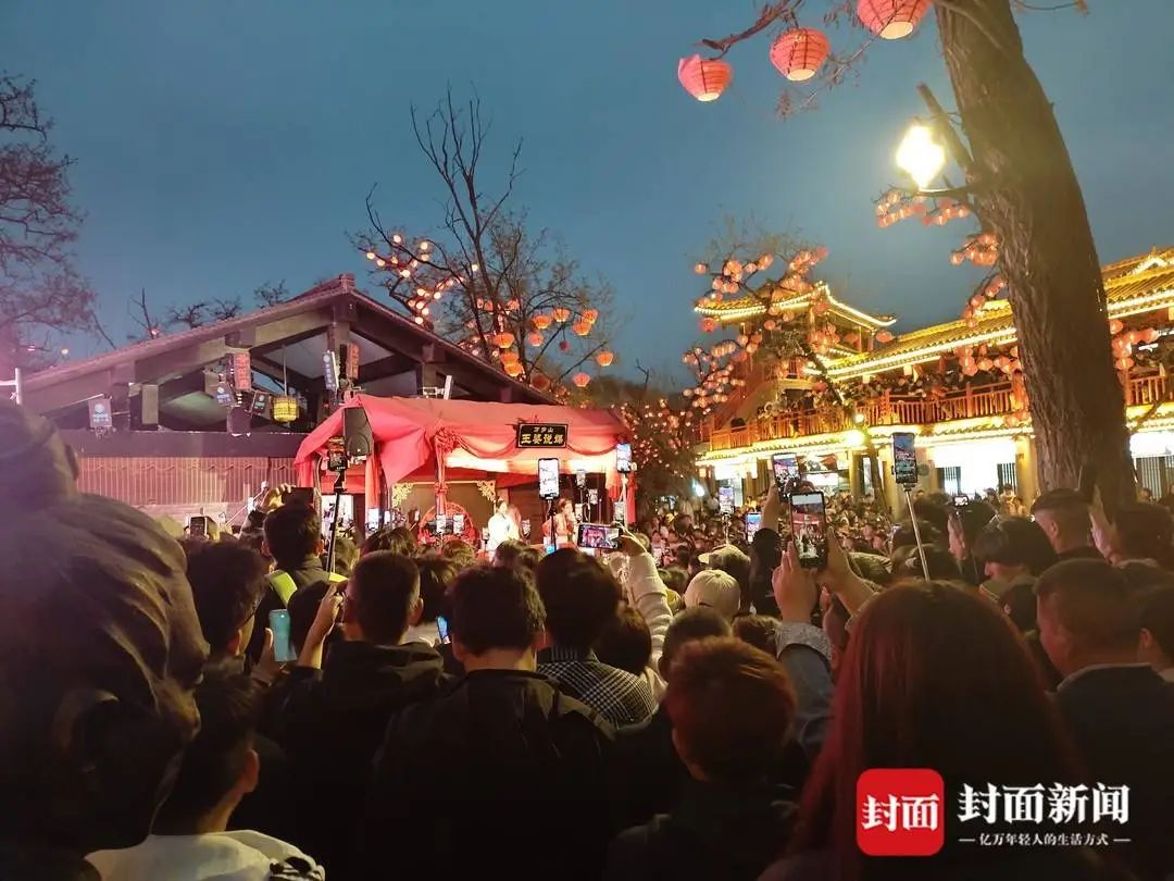 “王婆”相亲舞台火热：有人起大早排队有人直播涨粉上万(图5)