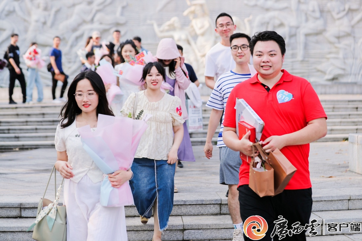 千人赴约觅良缘“情定三月三”相亲大会浪漫上演(图2)