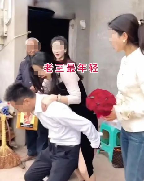 重庆男子相亲三姐妹任意挑背起老三就跑老必赢国际二：眼光太差了！(图3)