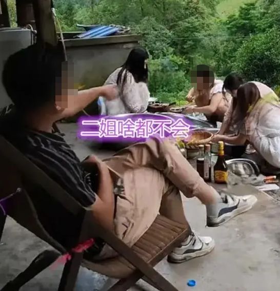 回顾：男子回家相亲嘲讽5个单Bwin必赢身姐姐：啥都不会难怪嫁不出去(图3)