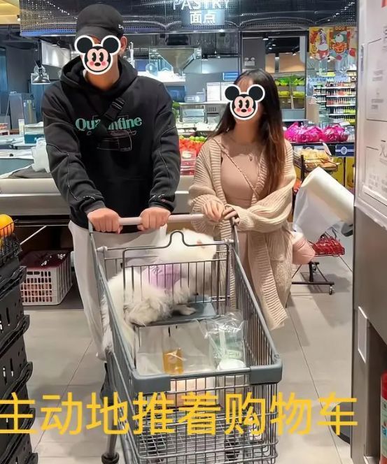 回顾：女子邀相亲对象逛超市放多个榴莲到购物车男子悄然离去(图2)