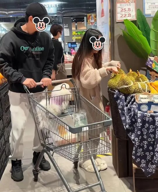 回顾：女子邀相亲对象逛超市放多个榴莲到购物车男子悄然离去(图3)