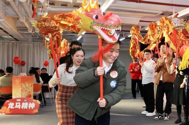 到百年越秀西湖花市“寻缘”广州青年交友活动年味十足(图1)