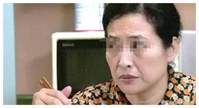 女子相亲带三闺蜜男方拒付账遭斥被指注定单身(图1)