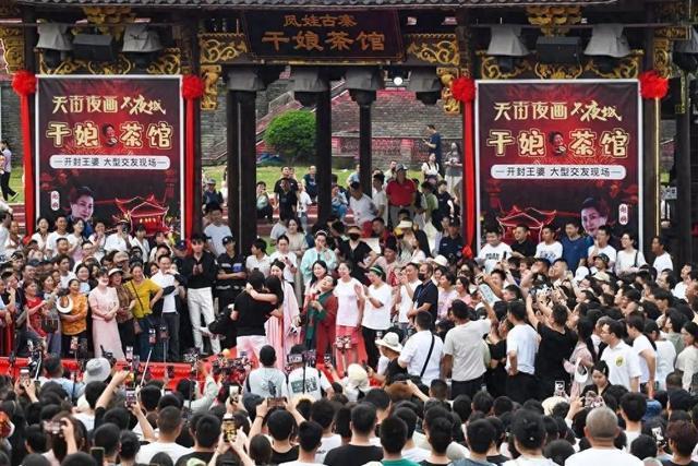开封王婆现身武汉新洲干娘茶馆引爆相亲热潮(图1)