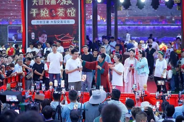 开封王婆现身武汉新洲干娘茶馆引爆相亲热潮(图2)