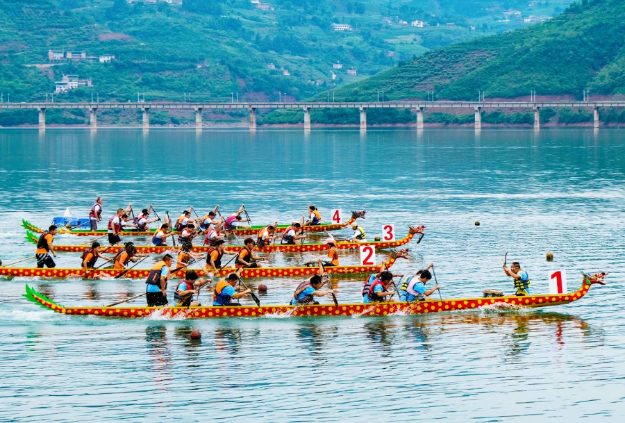 龙舟竞渡花山欢歌——昭通市2024年“我们的节日·端午”龙舟赛系列活动侧记_新华网(图3)