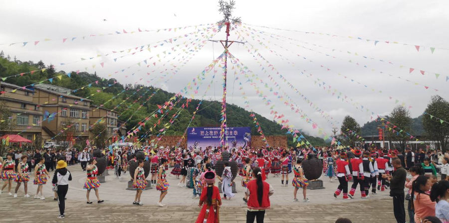 龙舟竞渡花山欢歌——昭通市2024年“我们的节日·端午”龙舟赛系列活动侧记_新华网(图9)