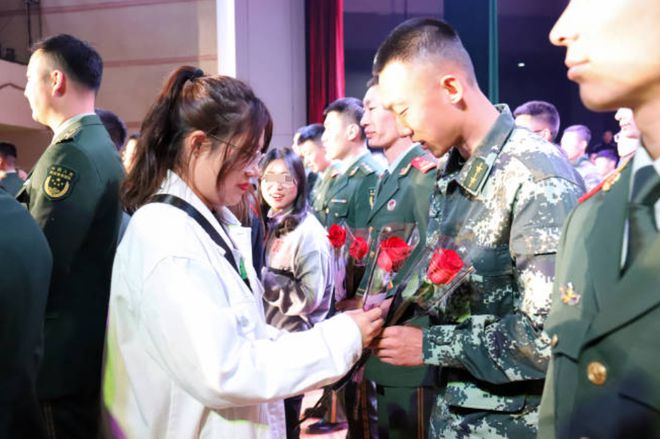 我83年退伍相亲被拒第二天相亲对象闺蜜找上了我命运发生改变必赢(图1)