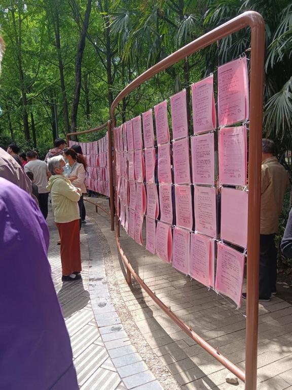 纪实91年女子相亲角被怼哭男子当面嫌弃吐槽都32了还开这条件(图2)