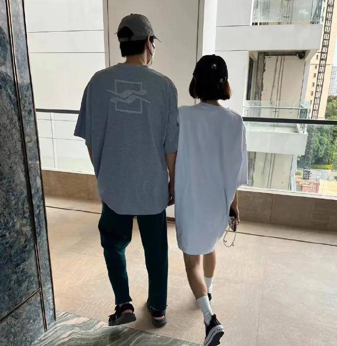 魏大勋秦岚被曝分手！各回各家没交集女方疑半年前开始相亲(图4)