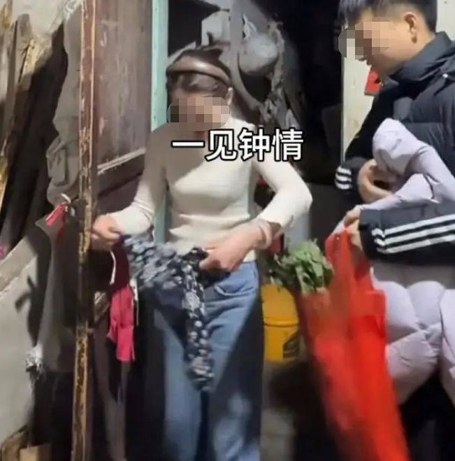 回顾离异女子相亲早上见面晚上就在一起男子：不在乎别人眼光(图3)