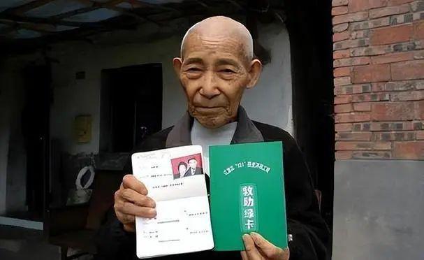 四川八旬老太相亲再婚新婚夜新郎突然说：60年前你就嫁过我(图10)