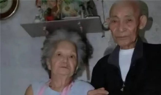 四川八旬老太相亲再婚新婚夜新郎突然说：60年前你就嫁过我(图8)
