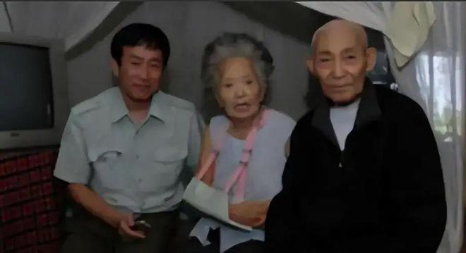四川八旬老太相亲再婚新婚夜新郎突然说：60年前你就嫁过我(图15)