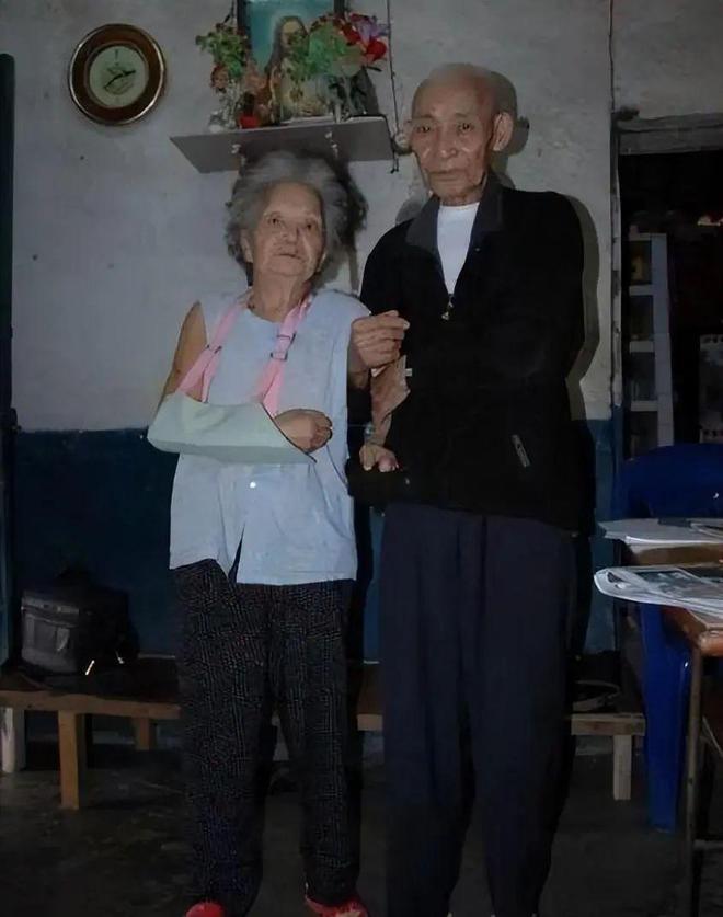 四川八旬老太相亲再婚新婚夜新郎突然说：60年前你就嫁过我(图22)