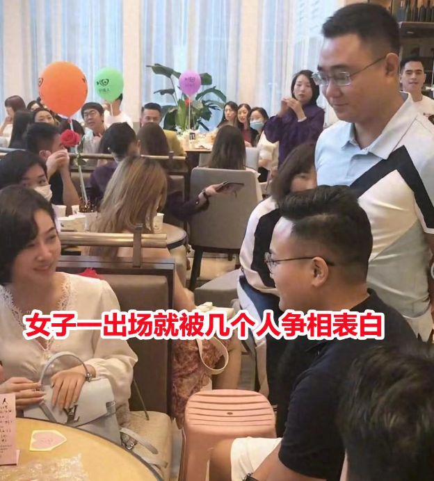 女子和闺蜜一起相亲面对不感冒的表白对象当场婉拒：你看她怎样(图1)