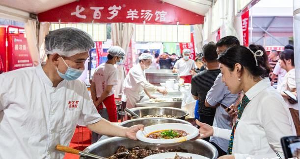必赢国际走进徐州丨千年食俗的夏日狂欢！2024第21届中国（徐州）彭祖伏羊节盛大开幕(图4)