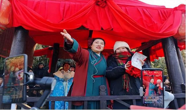 “赛博红娘”新风尚：直播连麦相亲引领青年社交新潮流(图1)