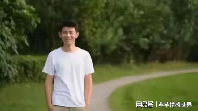 当年相亲没人要我上山砍柴途中救下娘仨的命当晚她就让我留下(图1)