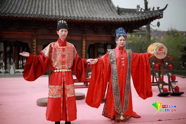 必赢国际这个七夕去汉中见证大型汉式集体婚礼(图2)