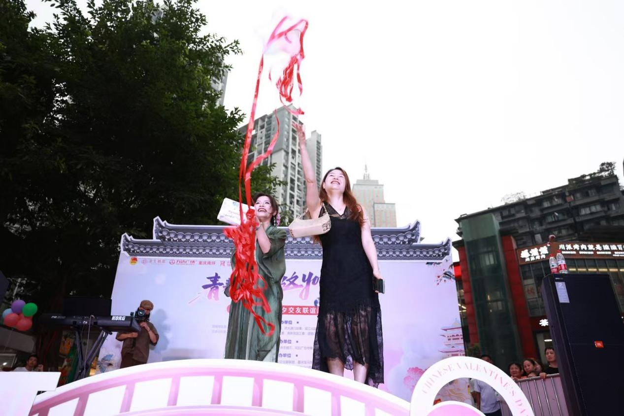 千人参与现场牵线年七夕重庆Bwin必赢青年联谊交友活动(图4)