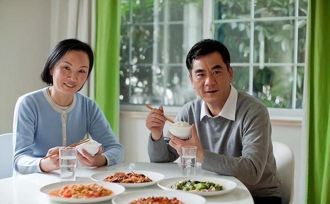 65岁大爷相亲遇真爱晚上想要留宿大妈心花怒放：当然满足你(图3)