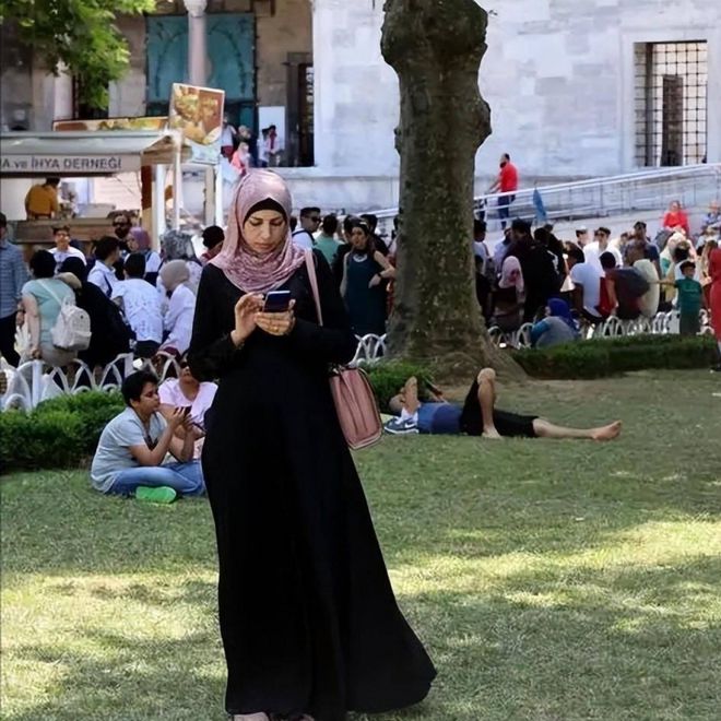世界上最奇葩的相亲方式：男女“坦诚相见”浴池中直接私Bwin必赢定终身(图3)