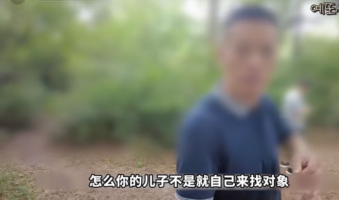 韩国女子逛广州相亲角大爷大妈抢不停土豪大爷开口就送一套房(图13)