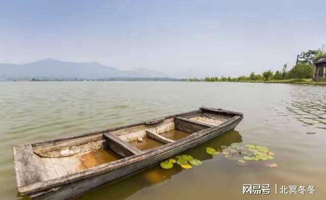 我相亲走错路巧遇初中同学在她母亲的撮合下我们成了好姻缘(图1)