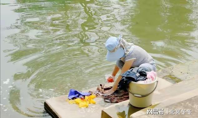 我相亲走错路巧遇初中同学在她母亲的撮合下我们成了好姻缘(图2)