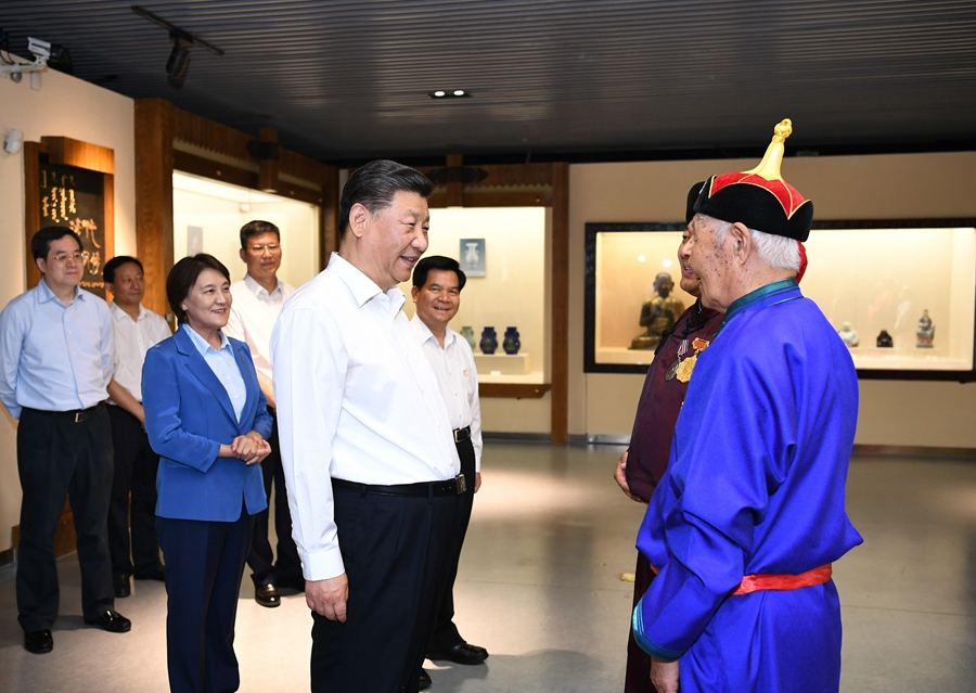 学习进行时丨像石榴籽一样紧紧抱在一起——习近平总书Bwin必赢记推动民族团结的故事(图4)