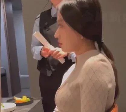 女子相亲点5000多饭菜让对方付钱男子：你能说出我姓名就埋单(图4)