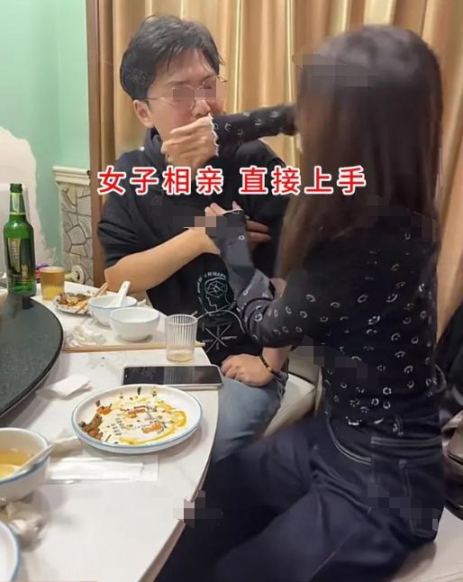 28岁女子相亲投怀送抱和男子扭成一团网友：真爱无疑(图1)