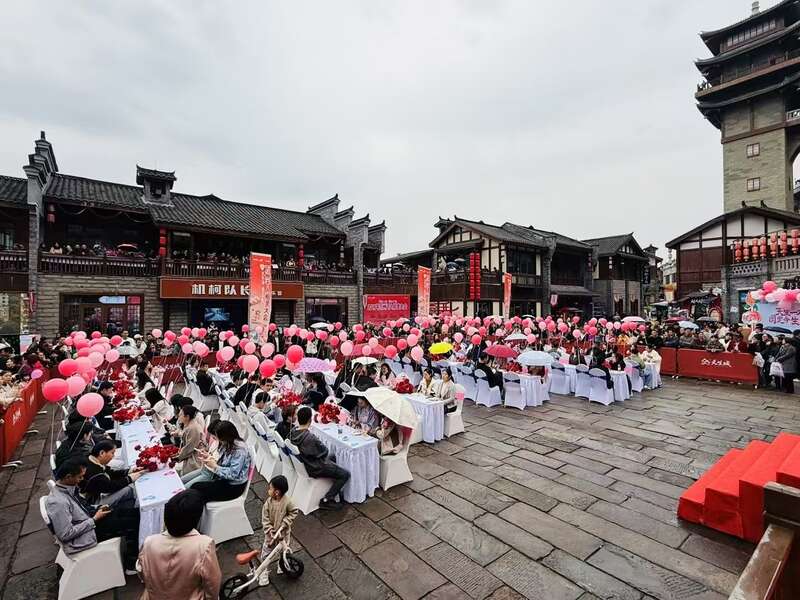 重庆万州千人相亲大会为单身青年营必赢国际造浪漫约会(图3)
