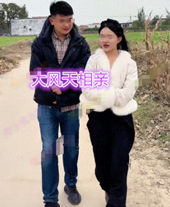 必赢河南：男子大风天相亲把比自己大6岁的女子揽入怀网友：聪明(图1)