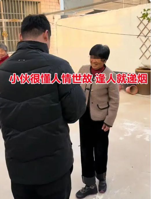 24岁小伙相亲家里存款过百万两姐妹抢着加好友网友：好现实(图2)