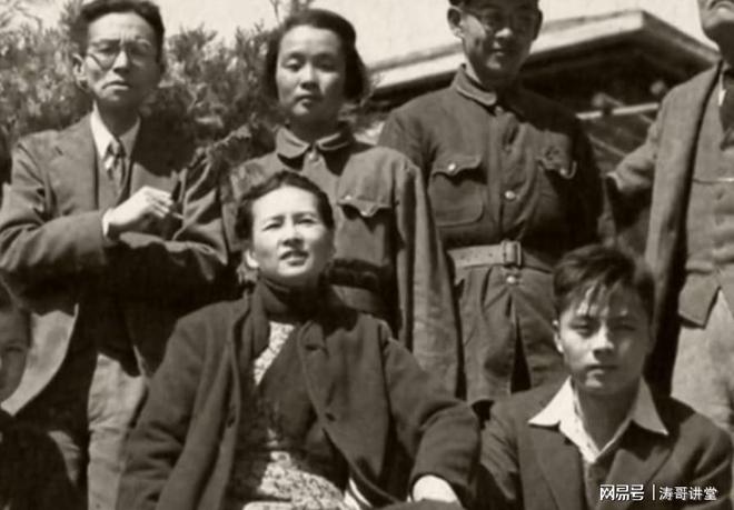 故事：82年相亲被大雨困在她家她妹妹偷偷告诉我：我姐也有苦衷(图2)
