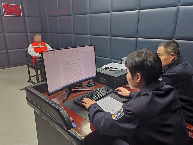 网恋女友竟是“抠脚大汉”！秦某某刑拘！(图1)