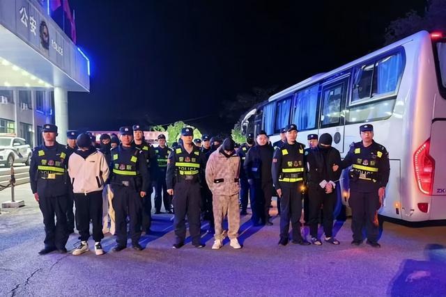 必赢国际非法获利40余万元江西3处裸聊敲诈窝点被捣毁15人被刑拘(图2)
