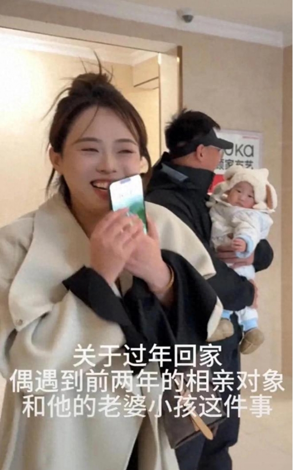 女子偶遇两年前相亲对象对方抱着孩子女子：孩子都这么大了？(图1)