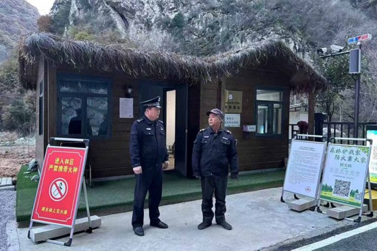 “我们乘着改革开放的时代大潮阔步前行”(图4)