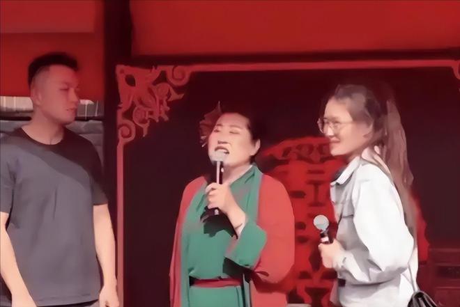 上海相亲角现状：白菜烂在地里猪饿死在猪圈。网友：这可咋整？(图17)