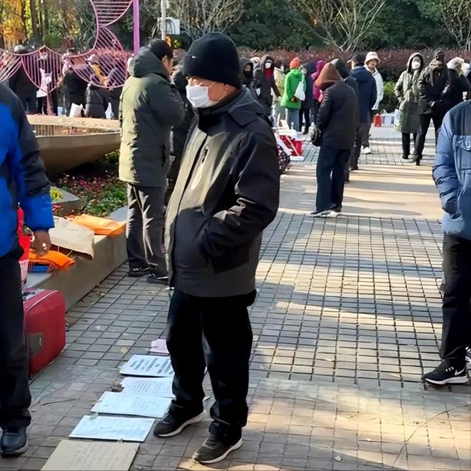 上海相亲角现状：白菜烂在地里猪饿死在猪圈。网友：这可咋整？(图20)