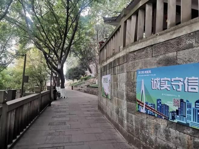 无底线！女网红用一个球假冒“孕肚”她被全平台封禁……(图5)