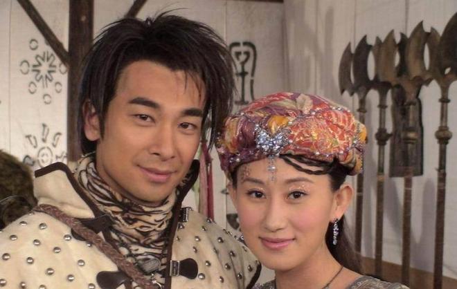 相亲嫁给功夫巨星背16万名牌包生下三胎的张丹露才是人生赢家(图10)