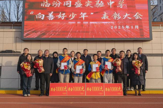 反击美国政府！大量美国网民涌入中国社交APP【看世界·新闻早知道】Bwin必赢(图8)