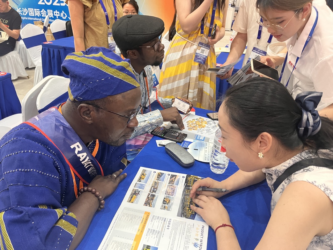 中非企业长沙“相亲”国产工程机械拓展非洲市场(图2)