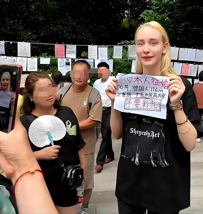 大量洋妞涌入相亲角不要彩礼有车有房国内大龄剩女：滚出中国(图10)